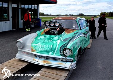 LMP_2880_PM_Mats_Eriksson_weights_the_car_LP540.jpg